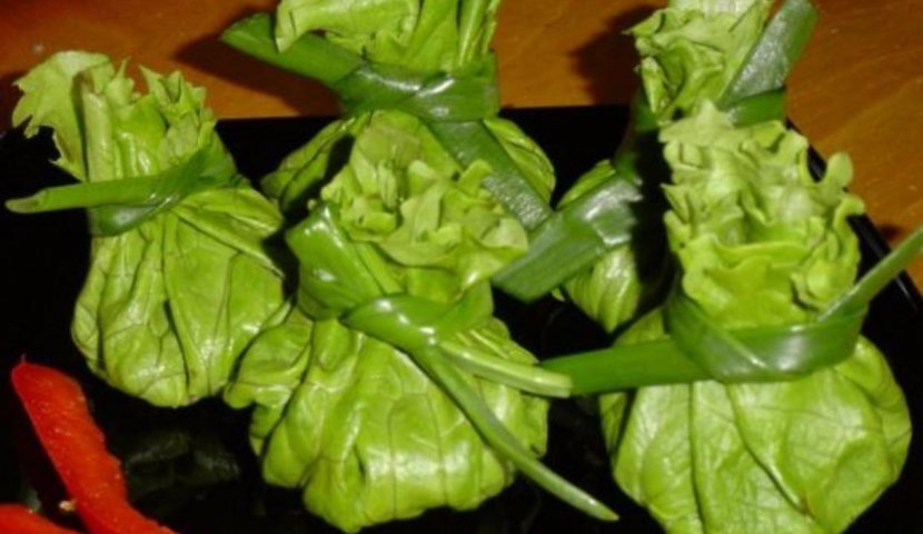 Мешочки из листьев салата с начинкой