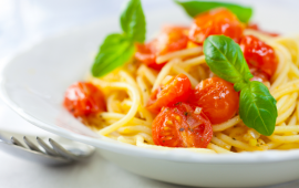 Спагетти с томатами черри и курицей